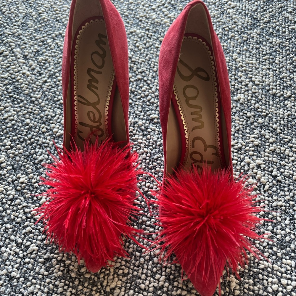 NWT red Hazel pumps with a pom